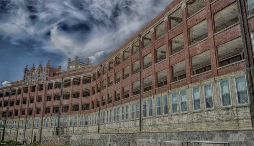 5. Waverly Hills Sanatorium - Louisville, Kentucky (Best Haunted Places In USA)