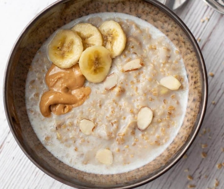 6. Oatmeal with sliced bananas