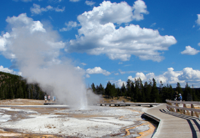 Old Faithful (Best Tourist Places In Usa)
